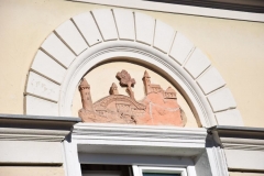 Terracottarelief-an-der-Fassade-des-Wohnhauses-Exenbergerschmiede Terracottarelief-an-der-Fassade-des-Wohnhauses-Exenbergerschmiede